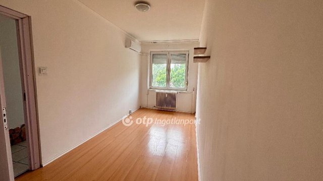 Eladó panellakás, Dunaújvárosban 29.5 M Ft, 2 szobás