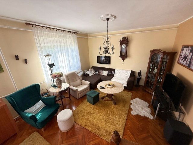 Eladó családi ház, Kőszárhegyen 87.9 M Ft, 5 szobás