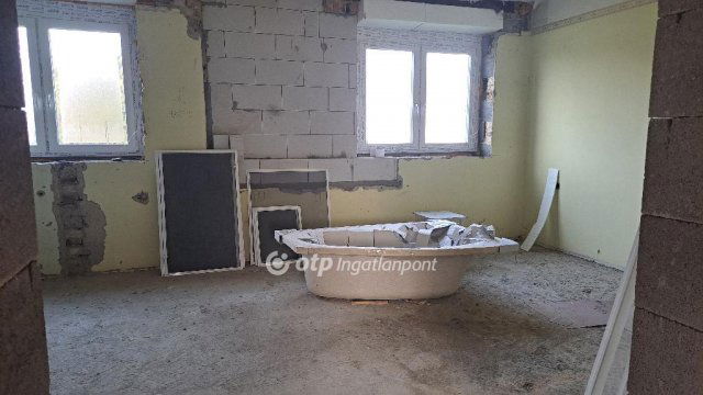 Eladó családi ház, Kompolton 23 M Ft, 2 szobás