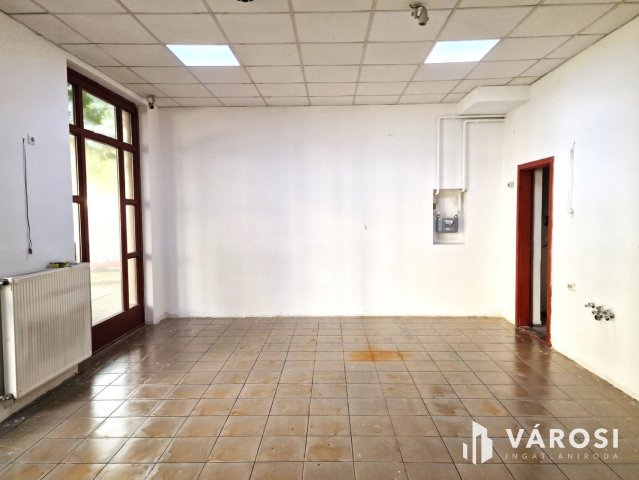 Kiadó üzlethelyiség, Békéscsabán 220 E Ft / hó