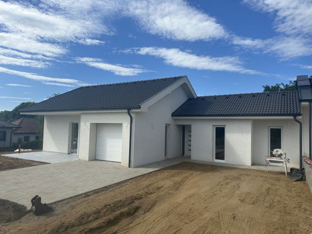 Eladó ikerház, Nyíregyházán 72 M Ft, 4 szobás