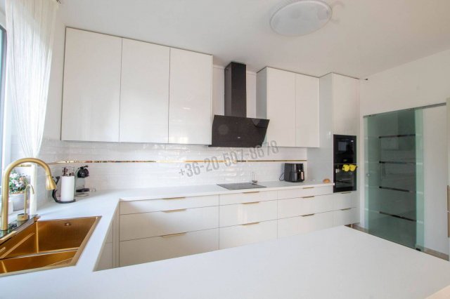 Eladó családi ház, Üllőn 133.9 M Ft, 5 szobás