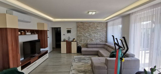 Eladó családi ház, Nyúlon 129.9 M Ft, 4 szobás