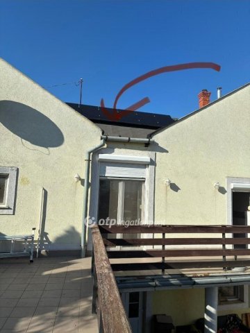 Eladó családi ház, Pécsett 89.9 M Ft, 4 szobás