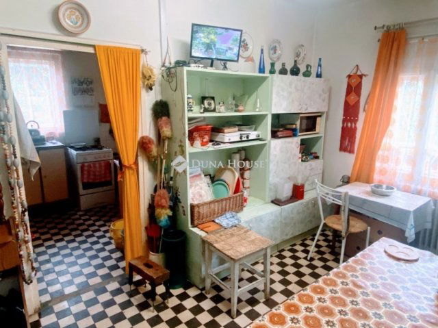 Eladó családi ház, Tasson 25.9 M Ft, 2 szobás