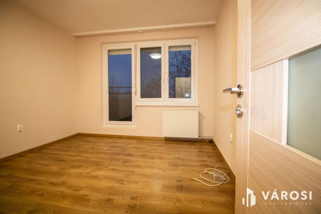 Eladó panellakás, Békéscsabán 37.5 M Ft, 2 szobás