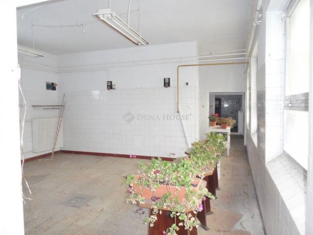 Eladó üzlethelyiség, Létavértesen 29.99 M Ft