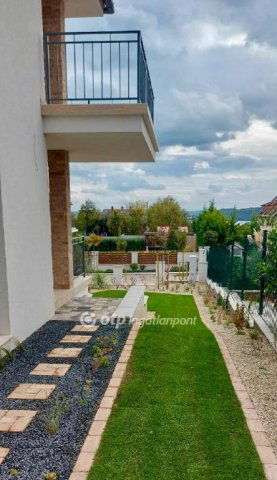 Eladó ikerház, Balatonfüreden 229.9 M Ft, 4 szobás