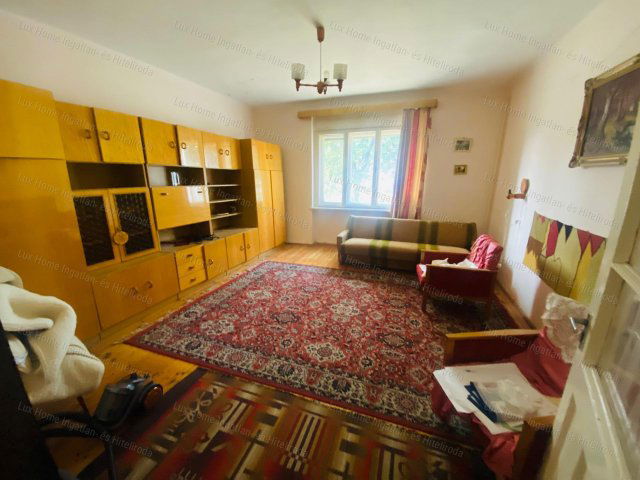 Eladó családi ház, Komáromban 32 M Ft, 3 szobás