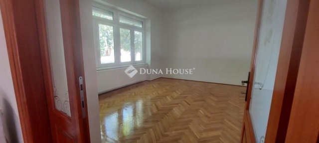 Eladó családi ház, Makón 104.99 M Ft, 4 szobás