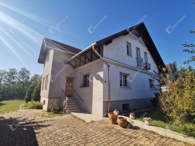 Eladó családi ház, Székesfehérvárott 149.9 M Ft, 5 szobás