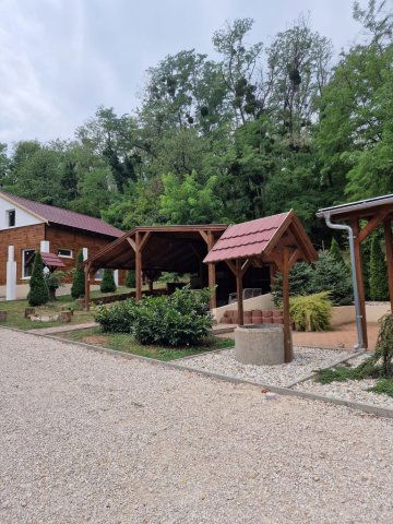 Eladó hotel, Bakonyszentlászlón 155 M Ft, 5 szobás