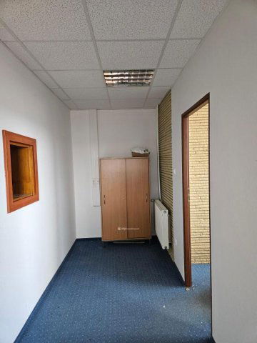 Eladó panellakás, Veszprémben 175 M Ft, 14 szobás