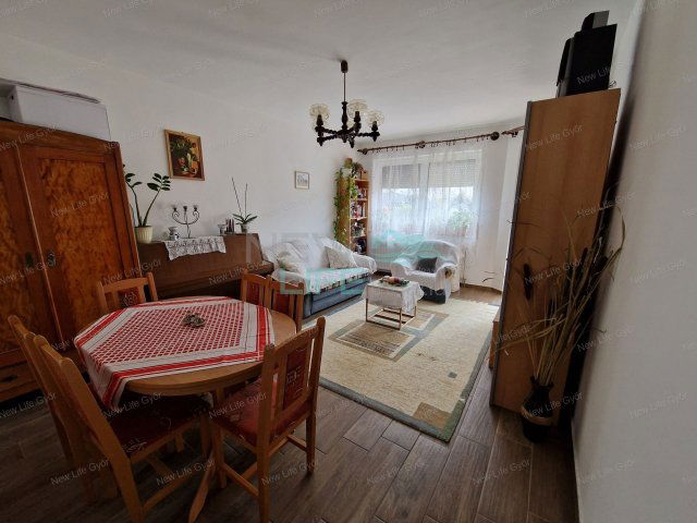 Eladó ikerház, Győrött 70.99 M Ft, 5 szobás