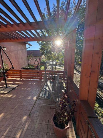 Eladó családi ház, Nyúlon 149.5 M Ft, 4 szobás