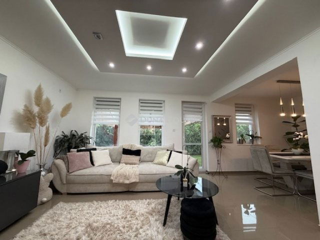 Eladó családi ház, Vecsésen 147 M Ft, 4 szobás