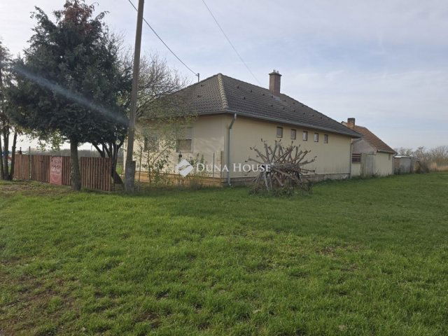 Eladó családi ház, Görcsönyben 79.9 M Ft, 3+2 szobás