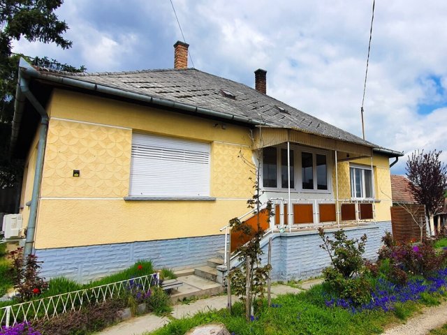 Eladó családi ház, Karádon 39.9 M Ft, 3 szobás