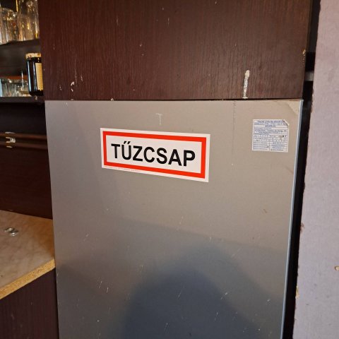 Eladó üzlethelyiség, Zalakaroson 84.5 M Ft, 2 szobás