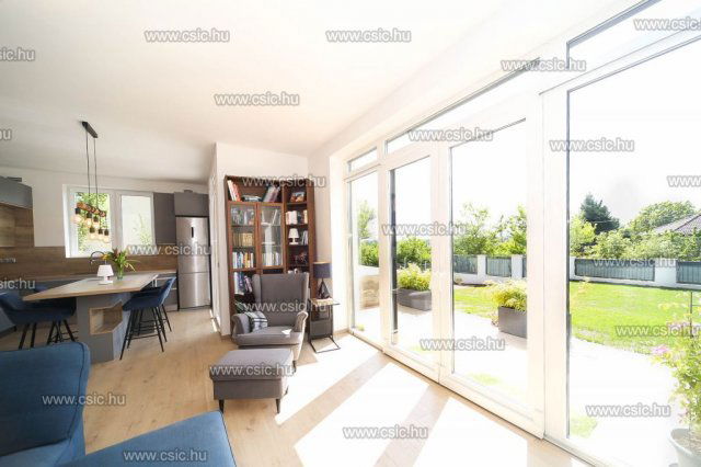 Eladó családi ház, Szentendrén 194 M Ft, 4 szobás