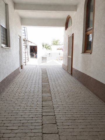 Eladó ikerház, Baján 47.9 M Ft, 3 szobás / költözzbe.hu