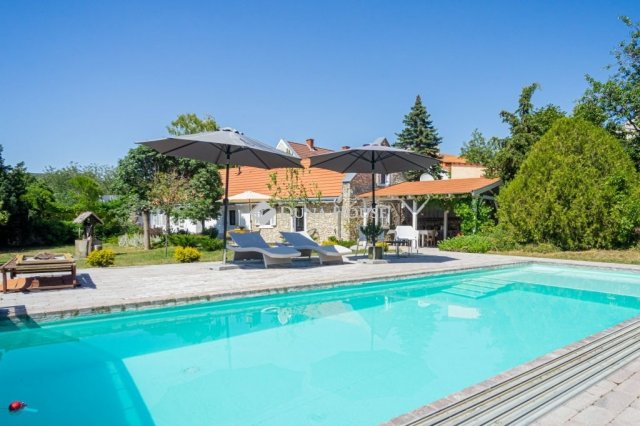 Eladó családi ház, Köveskálon 215 M Ft, 4 szobás