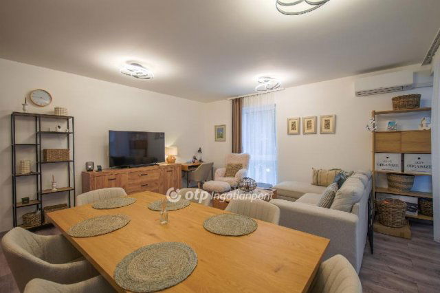 Eladó téglalakás, Siófokon 122 M Ft, 2 szobás