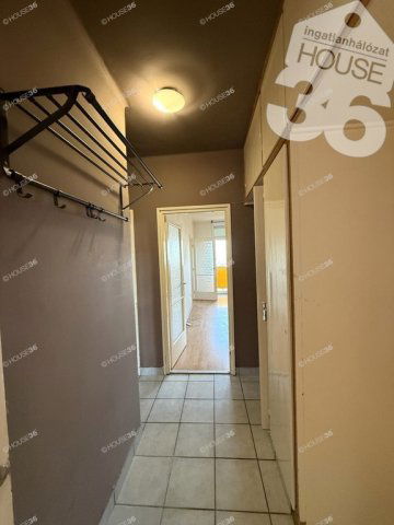 Eladó téglalakás, Szekszárdon 35.95 M Ft, 3 szobás