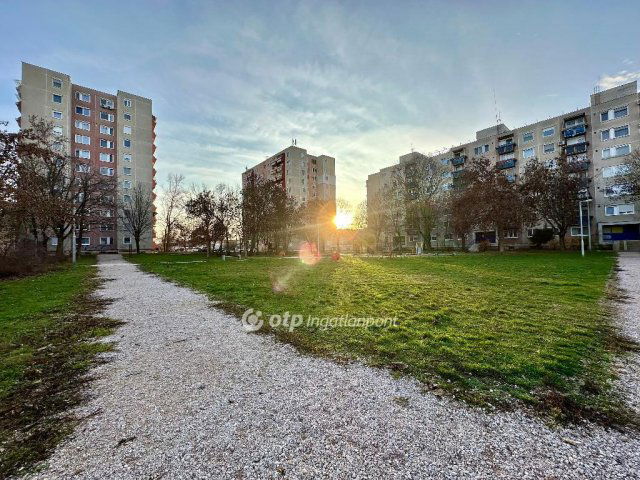 Eladó panellakás, Debrecenben 59.99 M Ft, 1+2 szobás