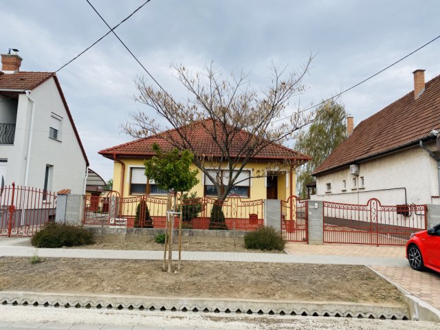 Eladó családi ház, Újhartyánon 129 M Ft, 4+1 szobás