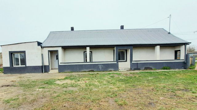 Eladó családi ház, Sárkeresztúron 20 M Ft, 3 szobás