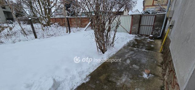 Eladó családi ház, Mikepércsen 114.9 M Ft, 2 szobás