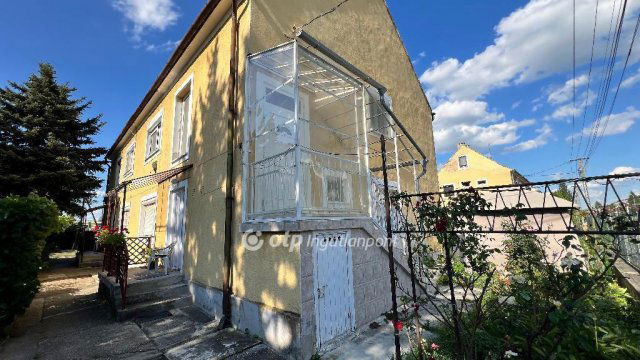 Eladó téglalakás, Pápán 42.9 M Ft, 2 szobás