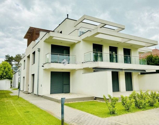 Eladó téglalakás, Siófokon 214 M Ft, 5 szobás