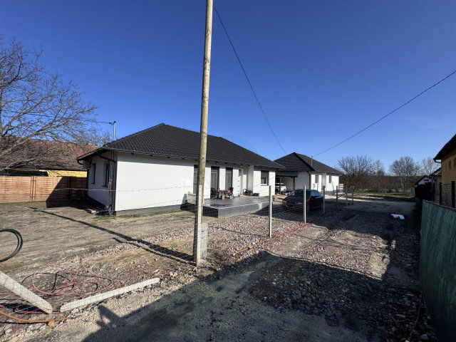 Eladó ikerház, Mendén 87 M Ft, 4 szobás / költözzbe.hu