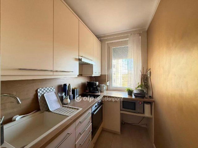 Eladó panellakás, Budapesten, III. kerületben 75 M Ft, 2 szobás