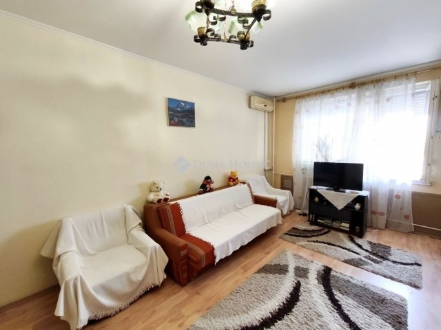 Eladó panellakás, Dunaújvárosban 31.9 M Ft, 2 szobás
