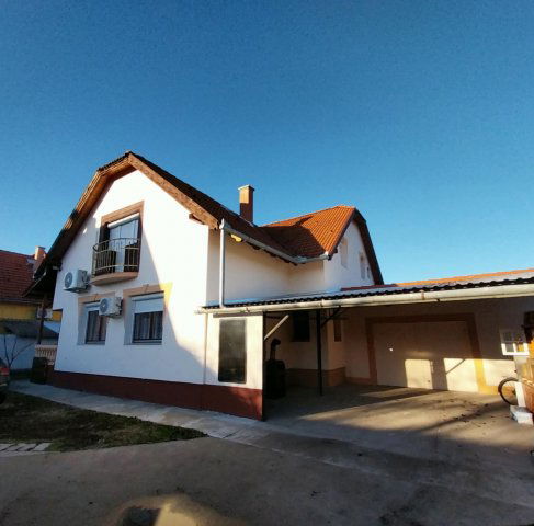 Eladó családi ház, Újszászon 39.9 M Ft, 5 szobás