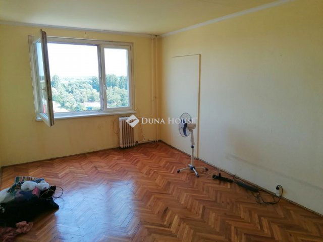 Eladó panellakás, Nyíregyházán, Május 1. téren 24.99 M Ft
