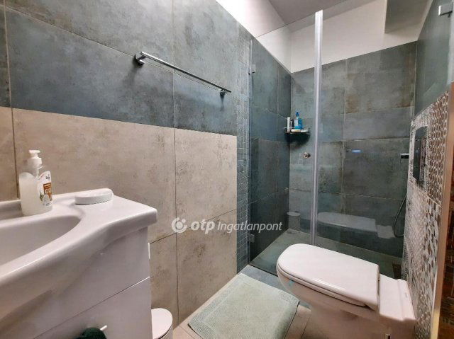 Eladó téglalakás, Siófokon 240 M Ft, 4 szobás