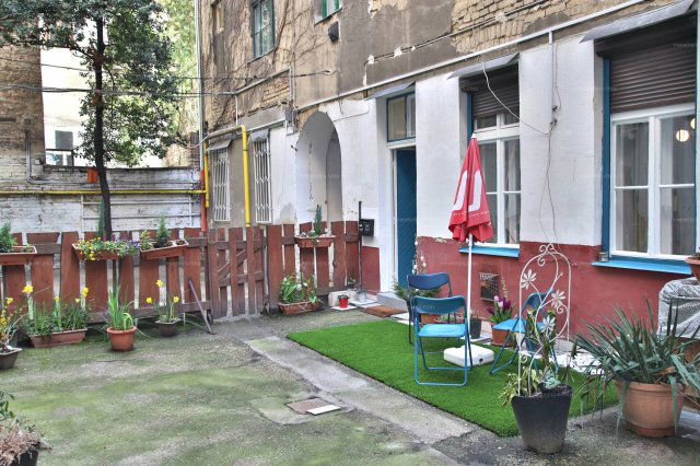 Eladó téglalakás, Budapesten, VI. kerületben 44.9 M Ft, 1 szobás