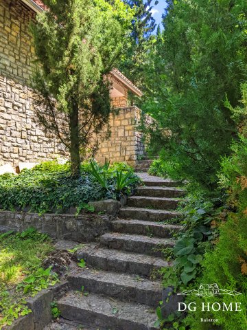 Eladó családi ház, Tihanyban 150 M Ft, 2+1 szobás