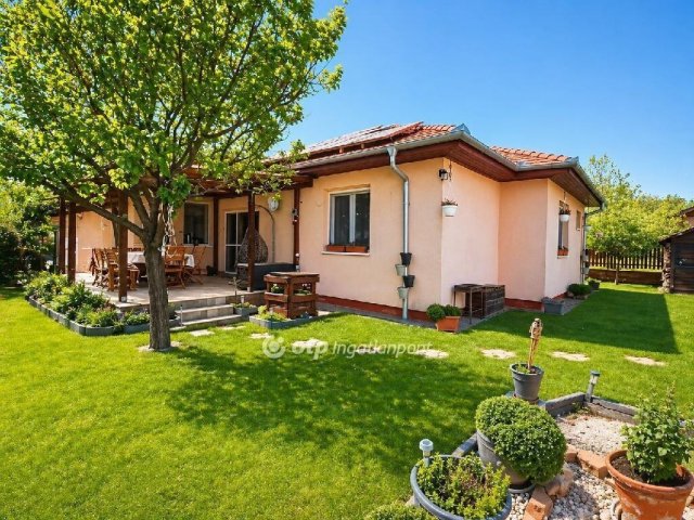 Eladó ikerház, Dunaharasztin 139 M Ft, 3 szobás