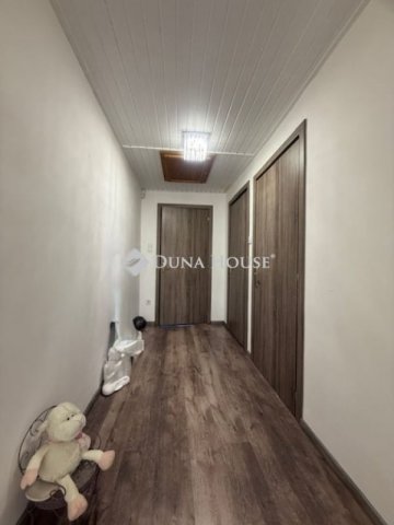 Eladó családi ház, Vecsésen 129.9 M Ft, 4 szobás