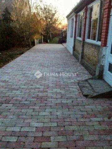 Eladó családi ház, Szadán 130 M Ft, 3 szobás