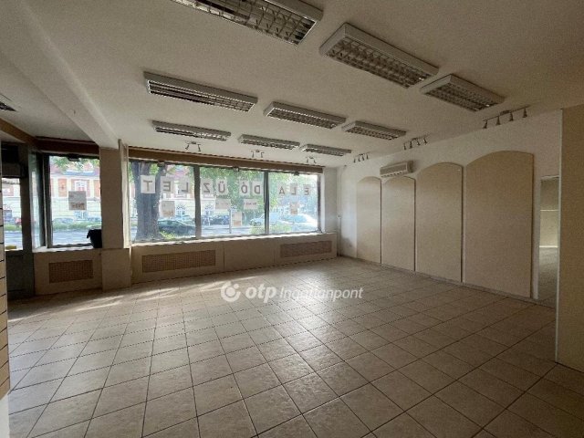 Eladó üzlethelyiség, Tatán 130 M Ft / költözzbe.hu