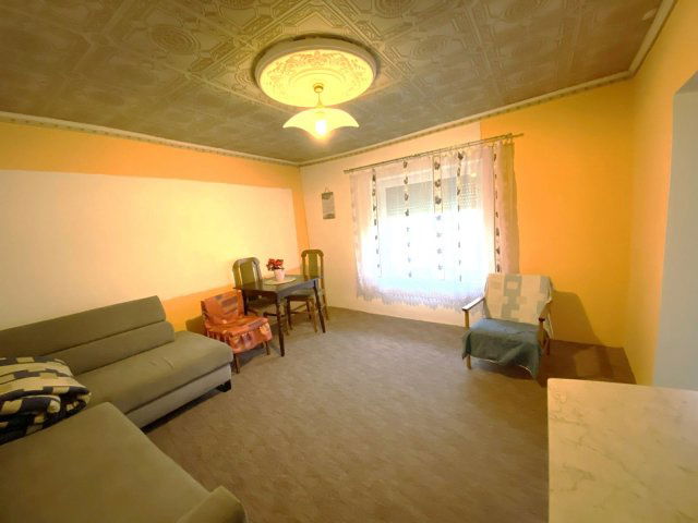 Eladó téglalakás, Kiskunhalason 12 M Ft, 1 szobás