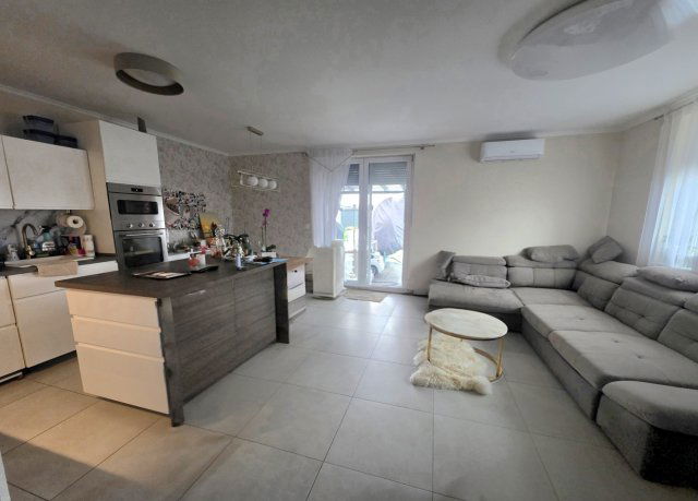 Eladó ikerház, Nagytarcsán 159.9 M Ft, 3+1 szobás