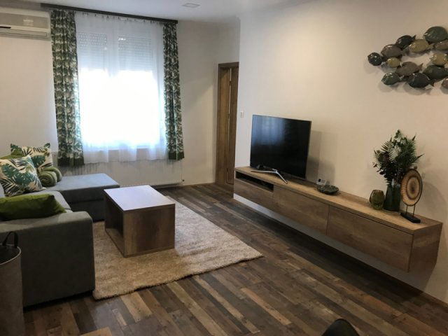 Kiadó téglalakás, albérlet, Pécsett, Irgalmasok utcájában