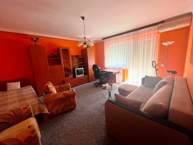 Kiadó téglalakás, albérlet, Pécsett, Athinay utcában, 1 szobás